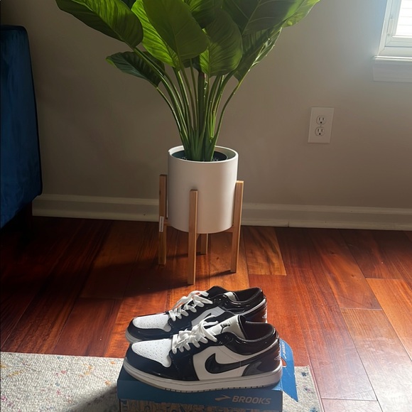 Nike Other - Nike Black and White Sneakers High-Top Design